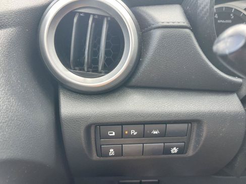 Used 2022 Nissan Versa S FWD image 23