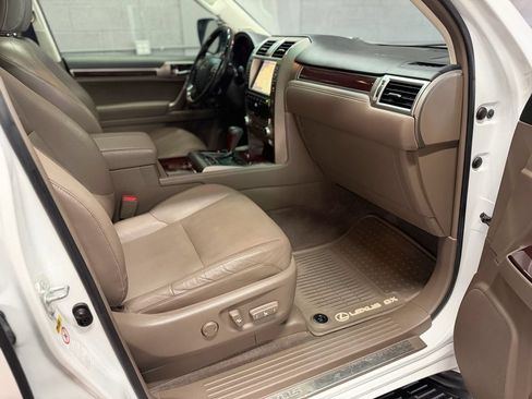 Used 2018 Lexus GX 460 Premium w/ Premium Package AWD/4WD image 32