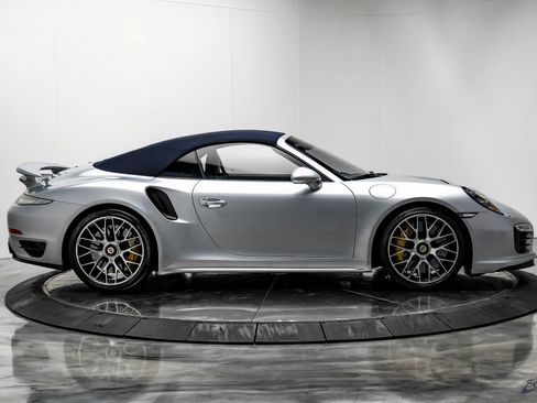 Used 2015 Porsche 911 Turbo S image 21
