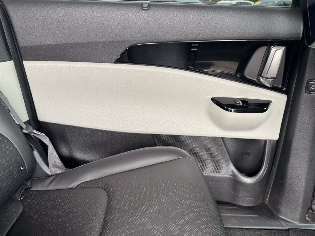 Used 2024 Kia Carnival SX FWD image 33