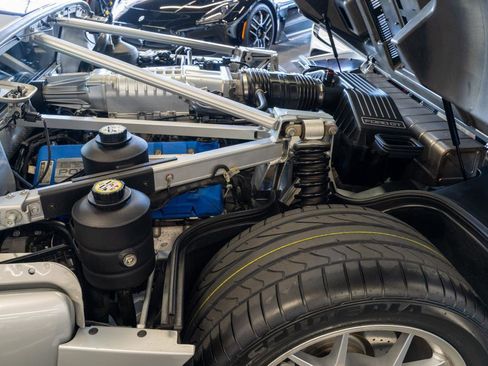 Used 2005 Ford GT image 14