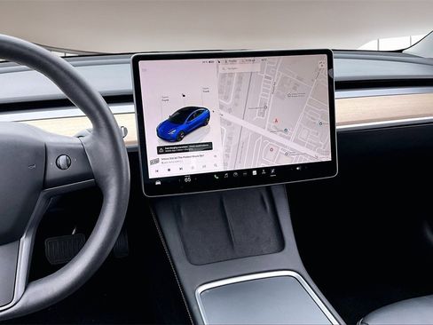 Used 2023 Tesla Model 3 Standard Range image 9
