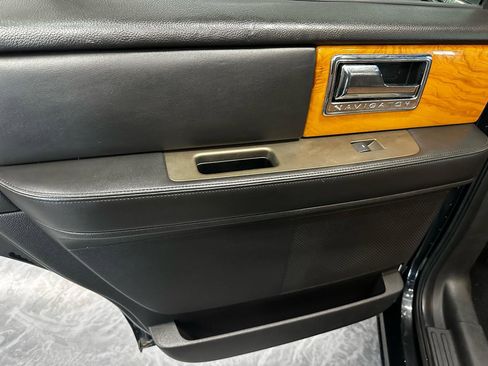 Used 2012 Lincoln Navigator 4WD image 11