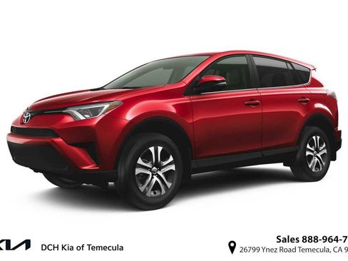 Used 2018 Toyota RAV4 LE image 1