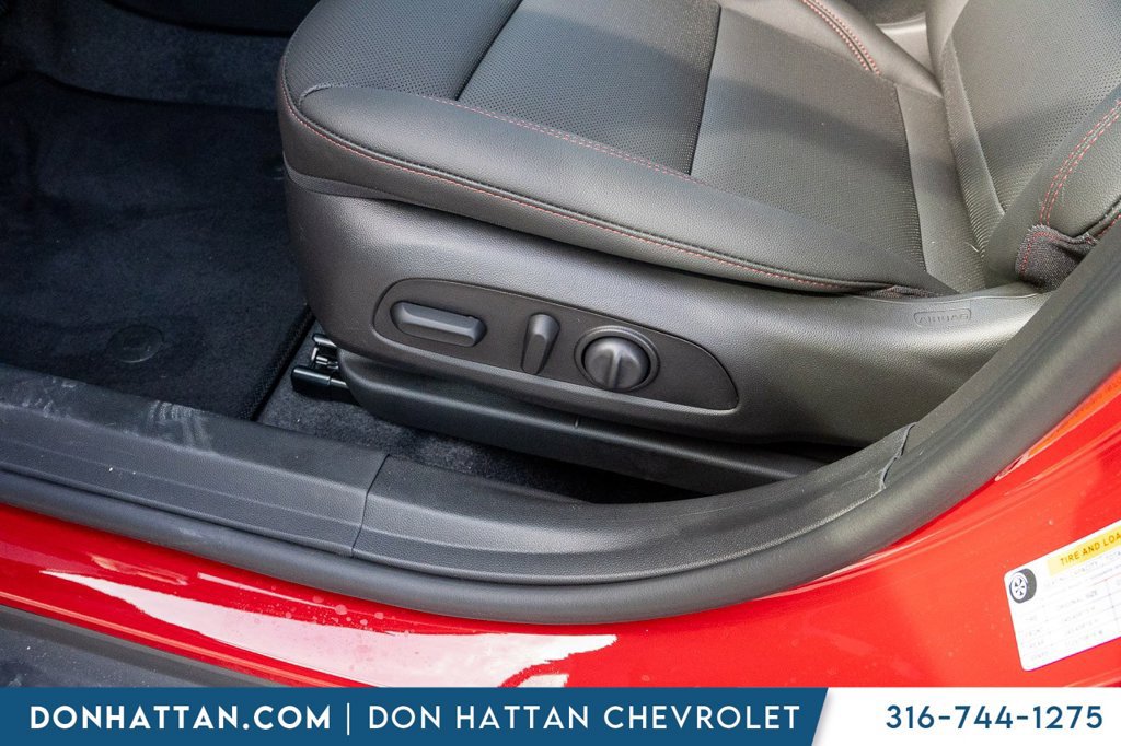 New 2026 Chevrolet Trax RS w/ Sunroof Package FWD image 18