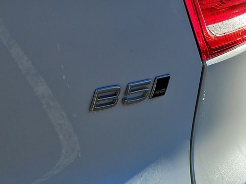 Certified 2023 Volvo XC40 B5 Plus image 30