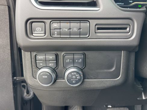 Used 2024 GMC Yukon SLT image 19