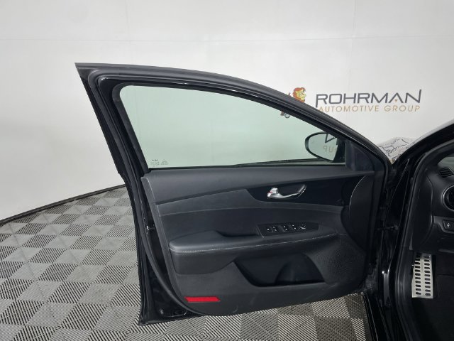 Used 2023 Kia Forte GT-Line w/ GT-Line Technology Package FWD image 33