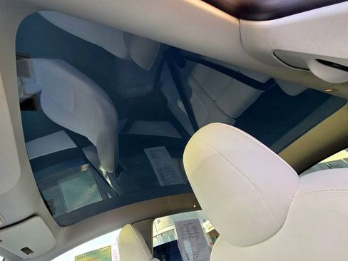 Used 2021 Tesla Model Y Long Range image 10