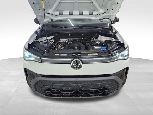 Used 2025 Volkswagen Taos SE image 37