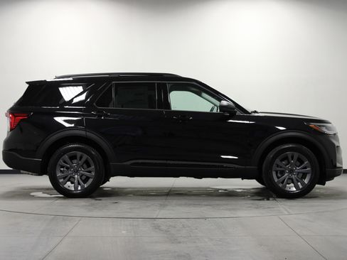 New 2026 Ford Explorer Active image 3