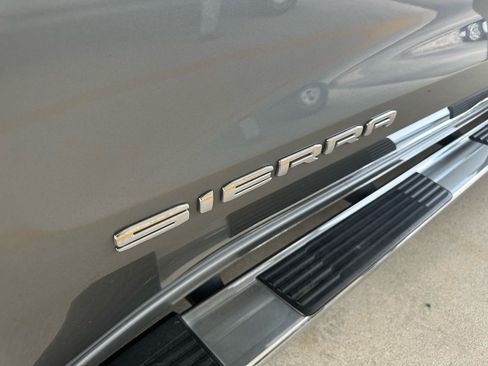 Used 2023 GMC Sierra 1500 SLT w/ SLT Premium Package AWD/4WD image 5