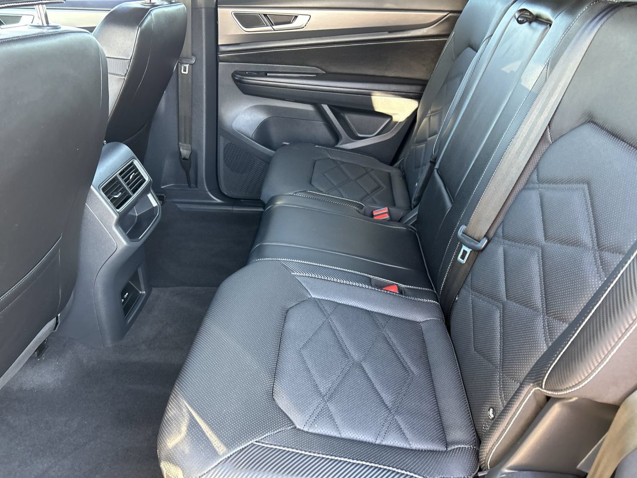 Used 2024 Volkswagen Atlas Cross Sport SE FWD image 14
