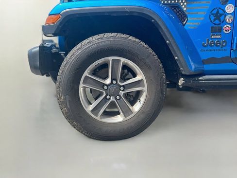 Used 2023 Jeep Gladiator Sport AWD/4WD image 11