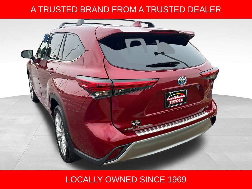 Used 2023 Toyota Highlander Platinum AWD/4WD image 3