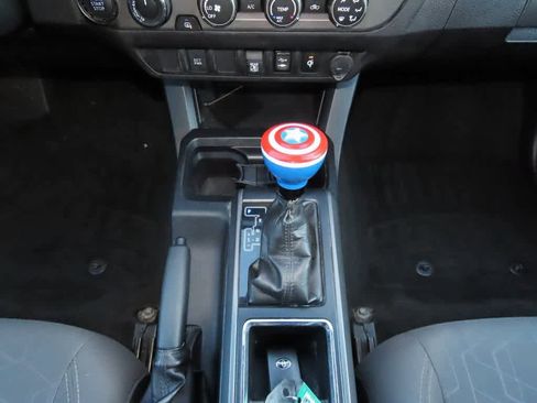 Used 2019 Toyota Tacoma TRD Sport image 23