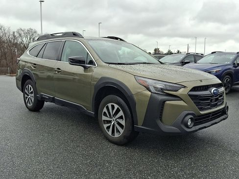 Certified 2025 Subaru Outback Premium w/ Popular Package #1A AWD/4WD image 3