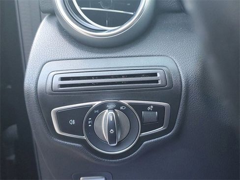 Used 2021 Mercedes-Benz GLC 300 4MATIC image 22