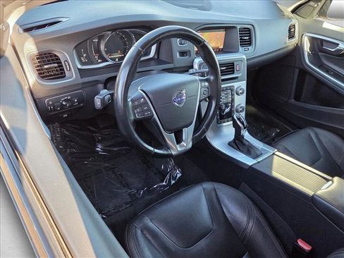 Used 2018 Volvo V60 T5 Cross Country Platinum image 10