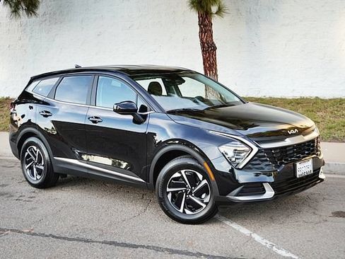 Certified 2025 Kia Sportage LX FWD image 1