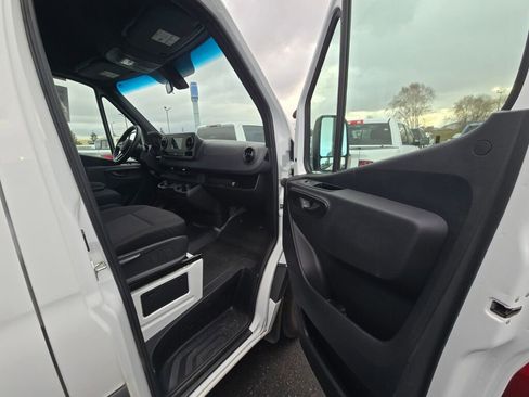Used 2024 Mercedes-Benz Sprinter 2500 image 13
