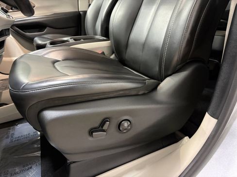 Used 2021 Chrysler Voyager Lxi image 21