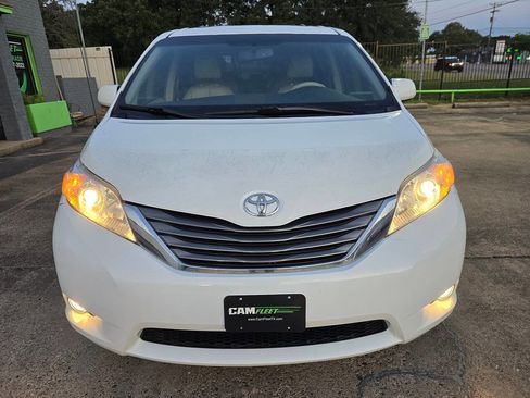 Used 2013 Toyota Sienna XLE image 60