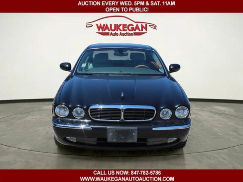 Used 2004 Jaguar XJ8 RWD image 2