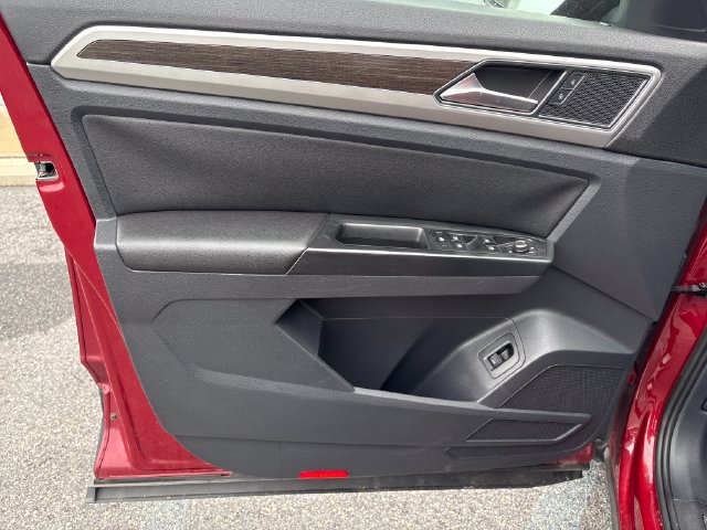 Used 2018 Volkswagen Atlas SEL AWD/4WD image 16