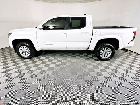 Used 2025 Toyota Tacoma SR5 image 6