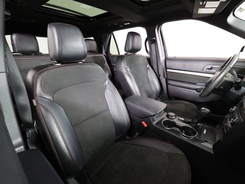 Used 2018 Ford Explorer XLT w/ Equipment Group 202A AWD/4WD image 25