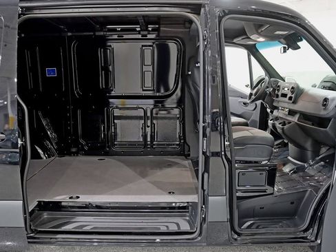 Used 2025 Mercedes-Benz Sprinter 2500 image 22