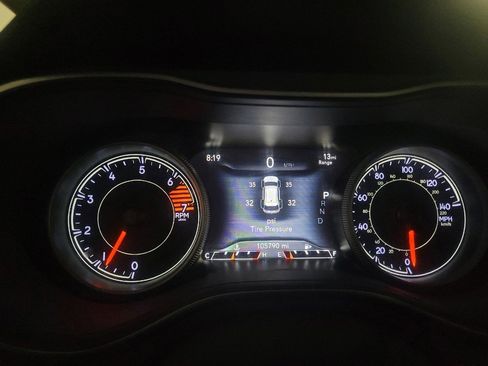 Used 2019 Jeep Cherokee Limited image 23