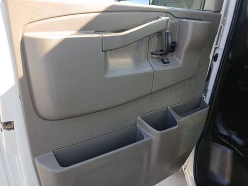 Used 2016 GMC Savana 3500 Extended RWD image 16