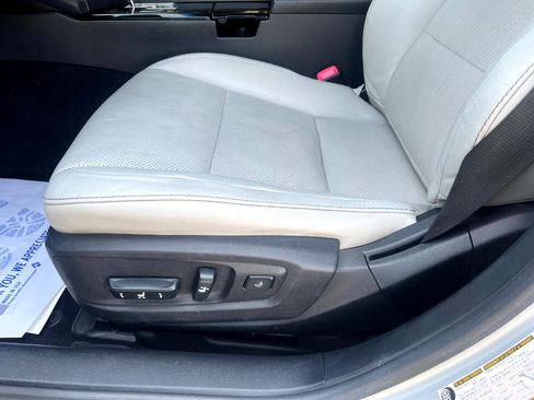 Used 2013 Lexus ES 300h image 21