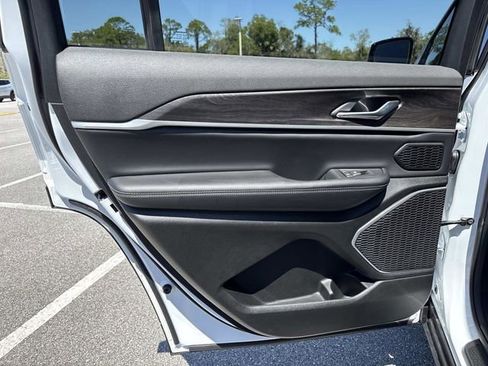 New 2026 Jeep Grand Cherokee L Limited RWD image 9