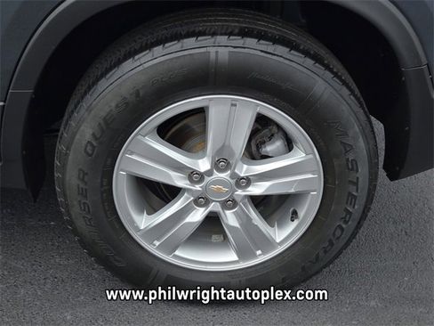 Used 2022 Chevrolet Trax LS w/ Tint and Cruise Package image 13