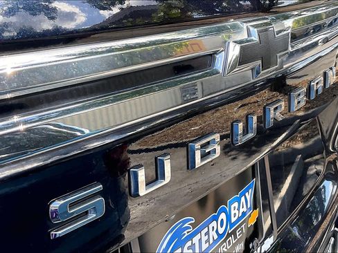 Used 2021 Chevrolet Suburban Premier image 9