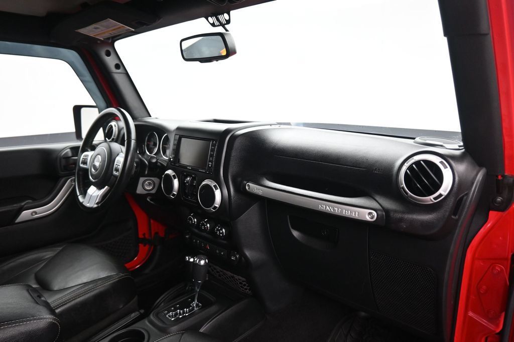 Used 2016 Jeep Wrangler Unlimited Rubicon AWD/4WD image 36