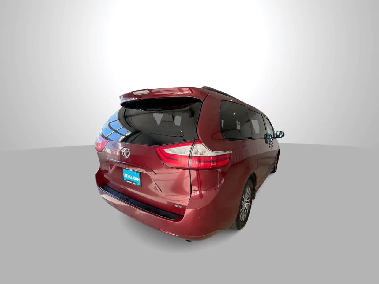 Used 2018 Toyota Sienna XLE FWD image 8