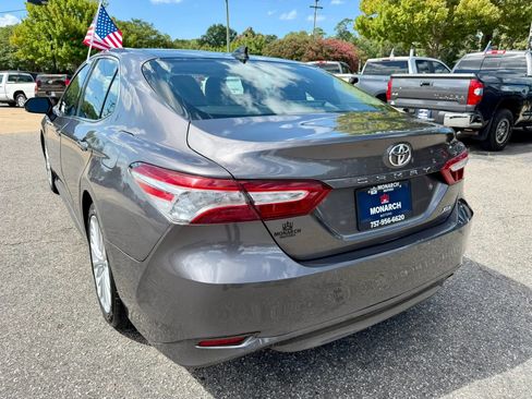 Used 2019 Toyota Camry XLE FWD image 3