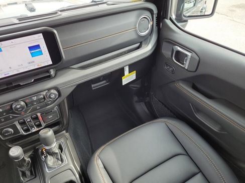 New 2026 Jeep Gladiator Sahara image 15