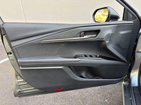 Used 2025 Toyota Camry SE w/ Convenience Package image 38