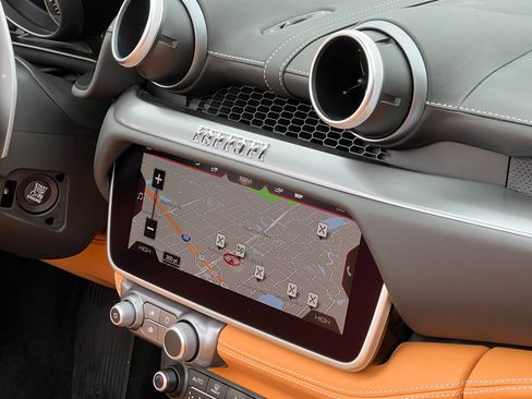 Used 2019 Ferrari Portofino RWD image 37