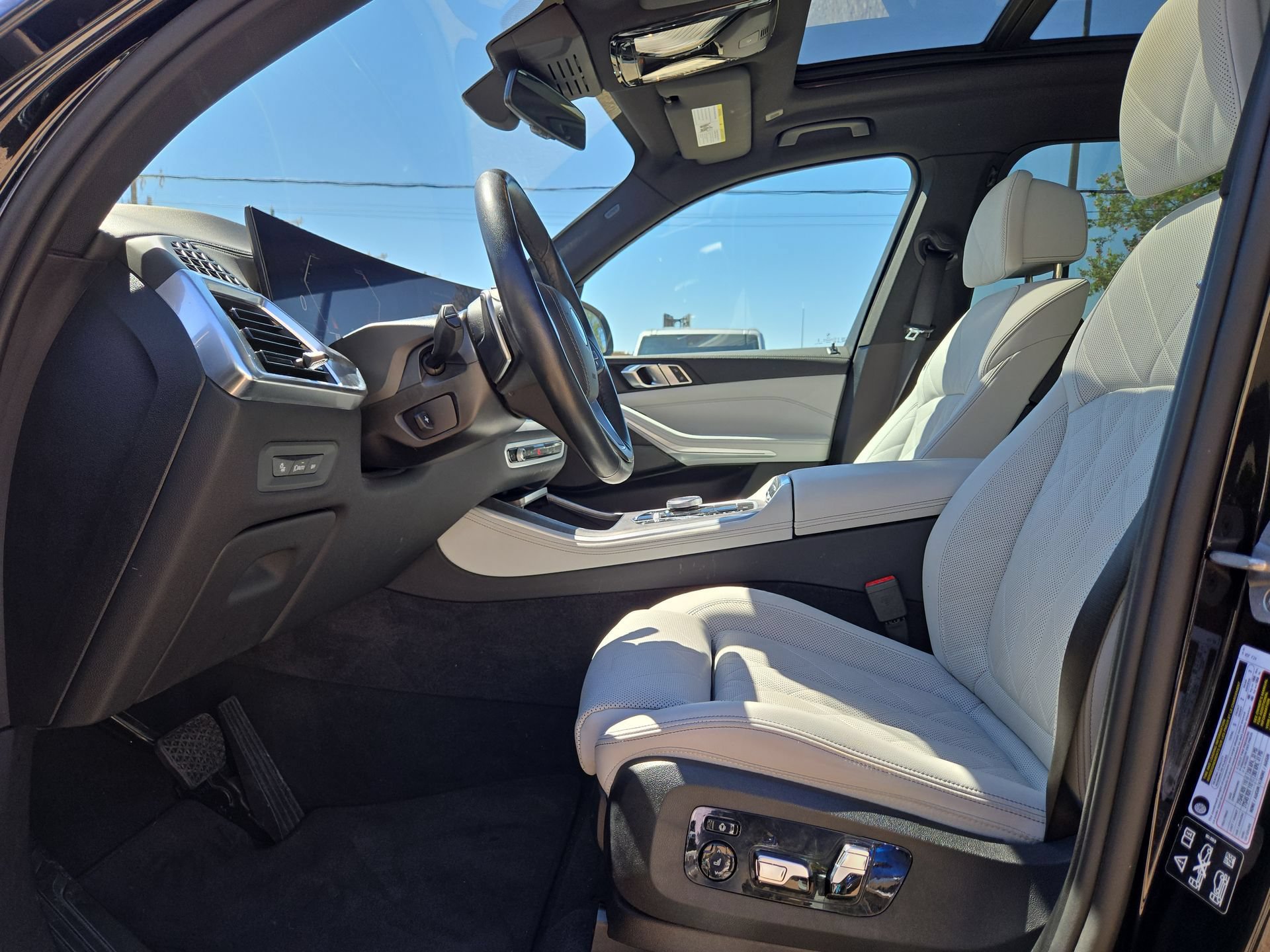 Used 2025 BMW X5 xDrive40i AWD/4WD image 16