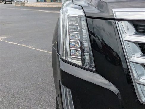 Used 2017 Cadillac Escalade Premium Luxury image 10