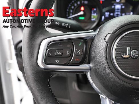 Used 2025 Jeep Wrangler Unlimited Sahara AWD/4WD image 15