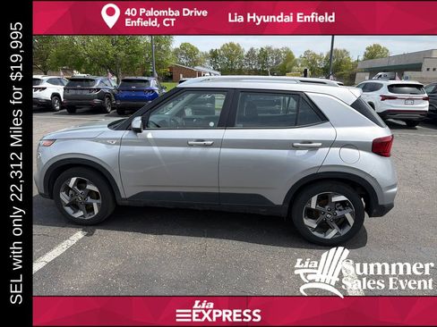 Used 2025 Hyundai Venue SEL FWD image 6