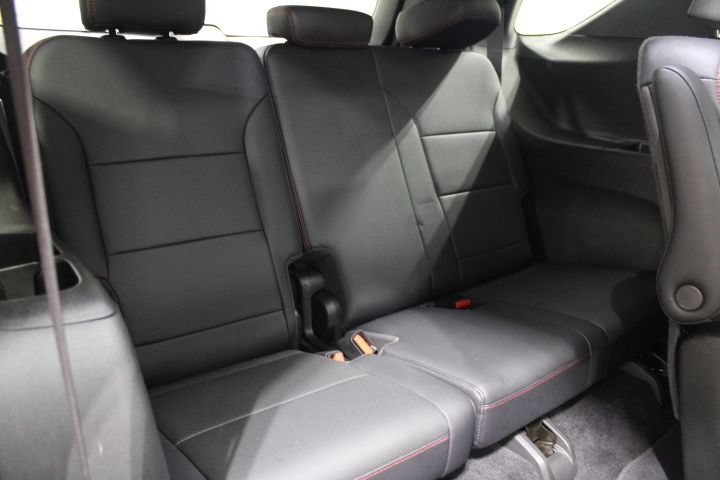 Used 2025 Chevrolet Traverse RS AWD/4WD image 33