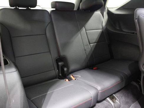 Used 2025 Chevrolet Traverse RS AWD/4WD image 33
